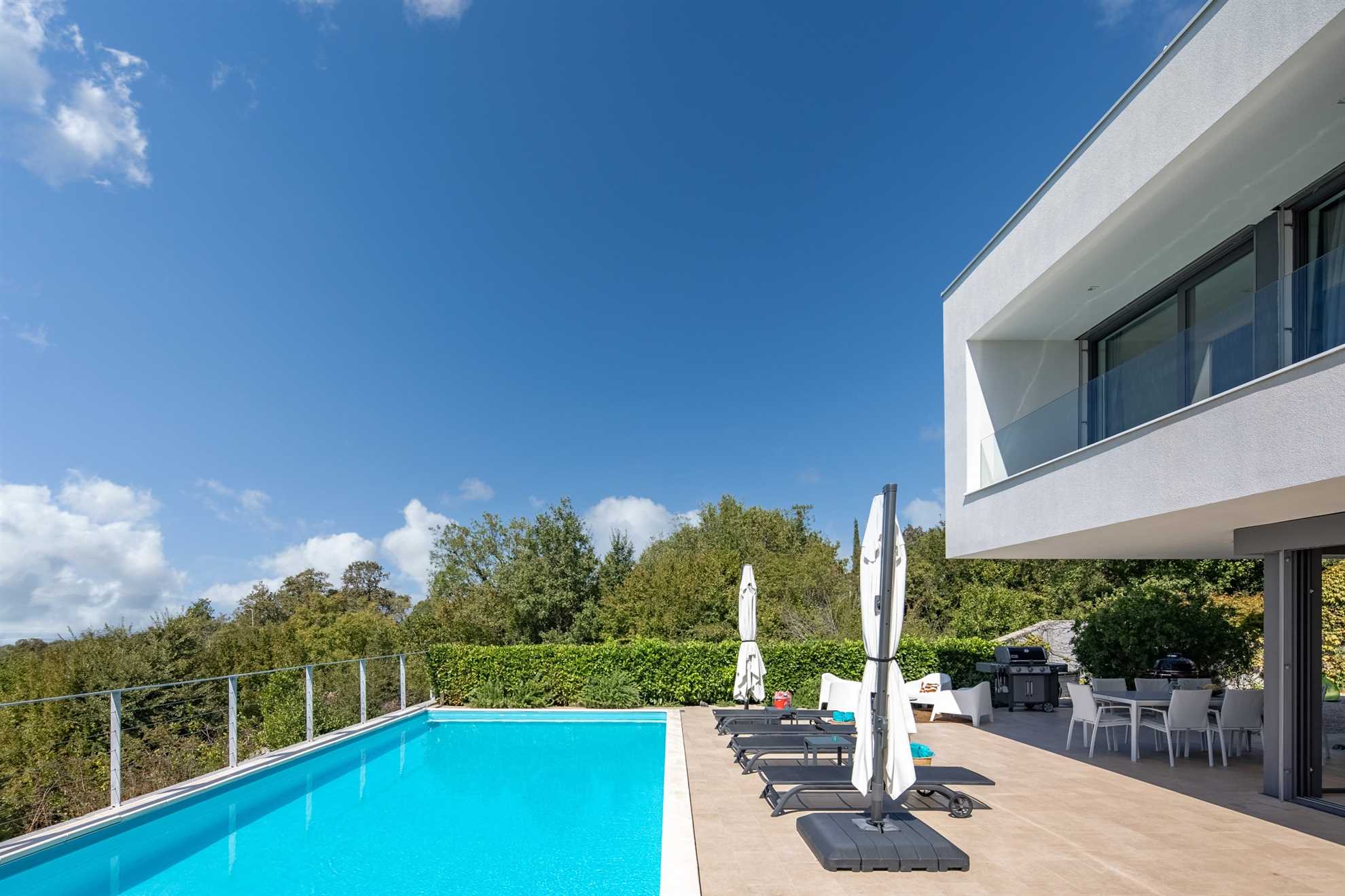 Villa LUXOR mit beheiztem Pool