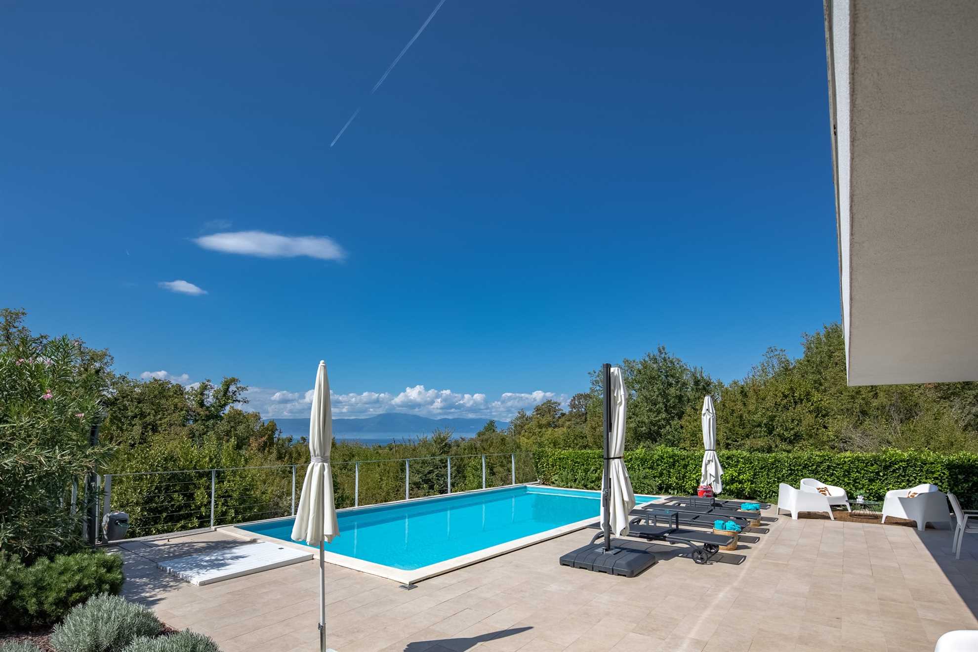 Villa LUXOR mit beheiztem Pool