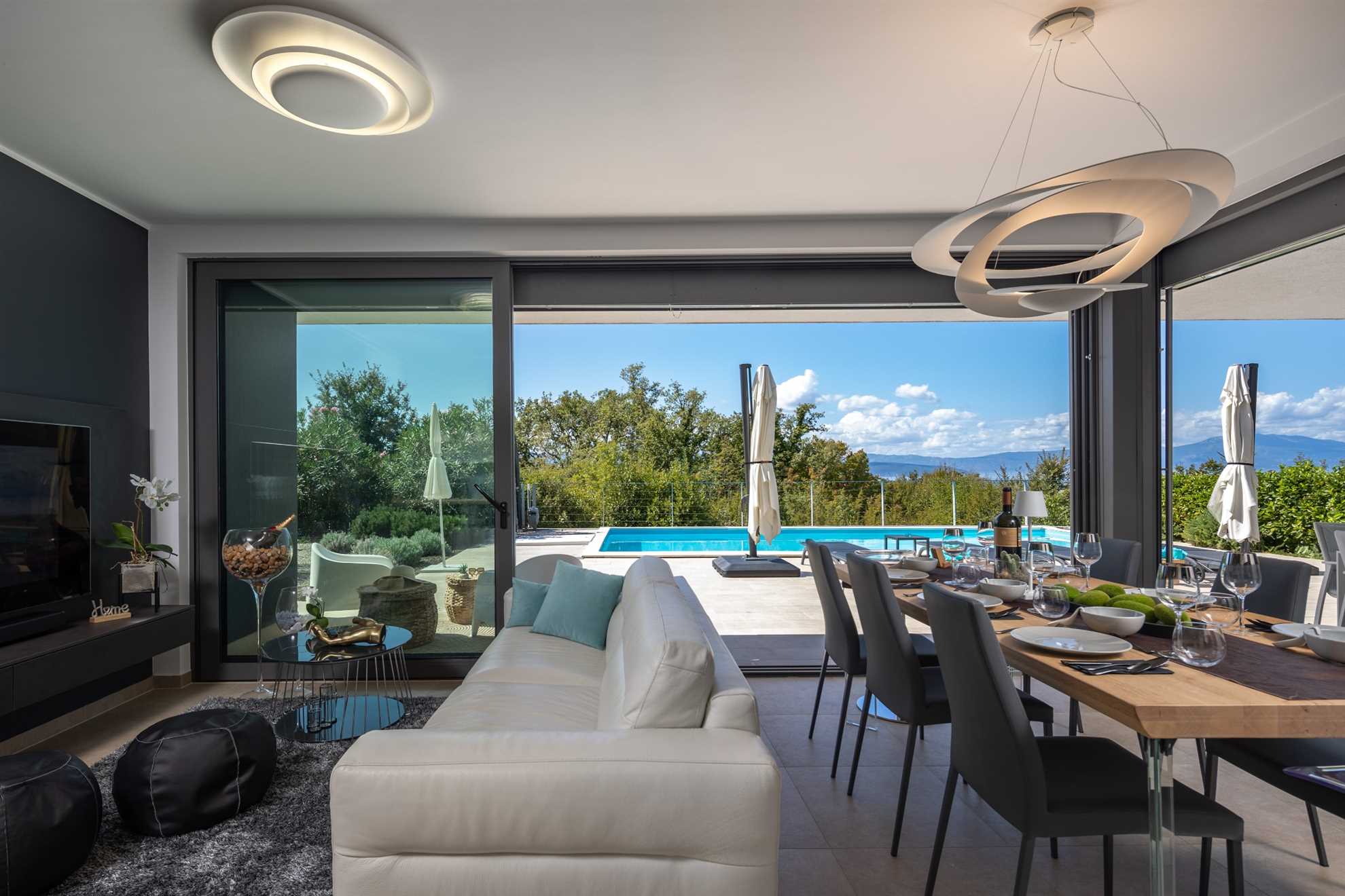 Villa LUXOR mit beheiztem Pool