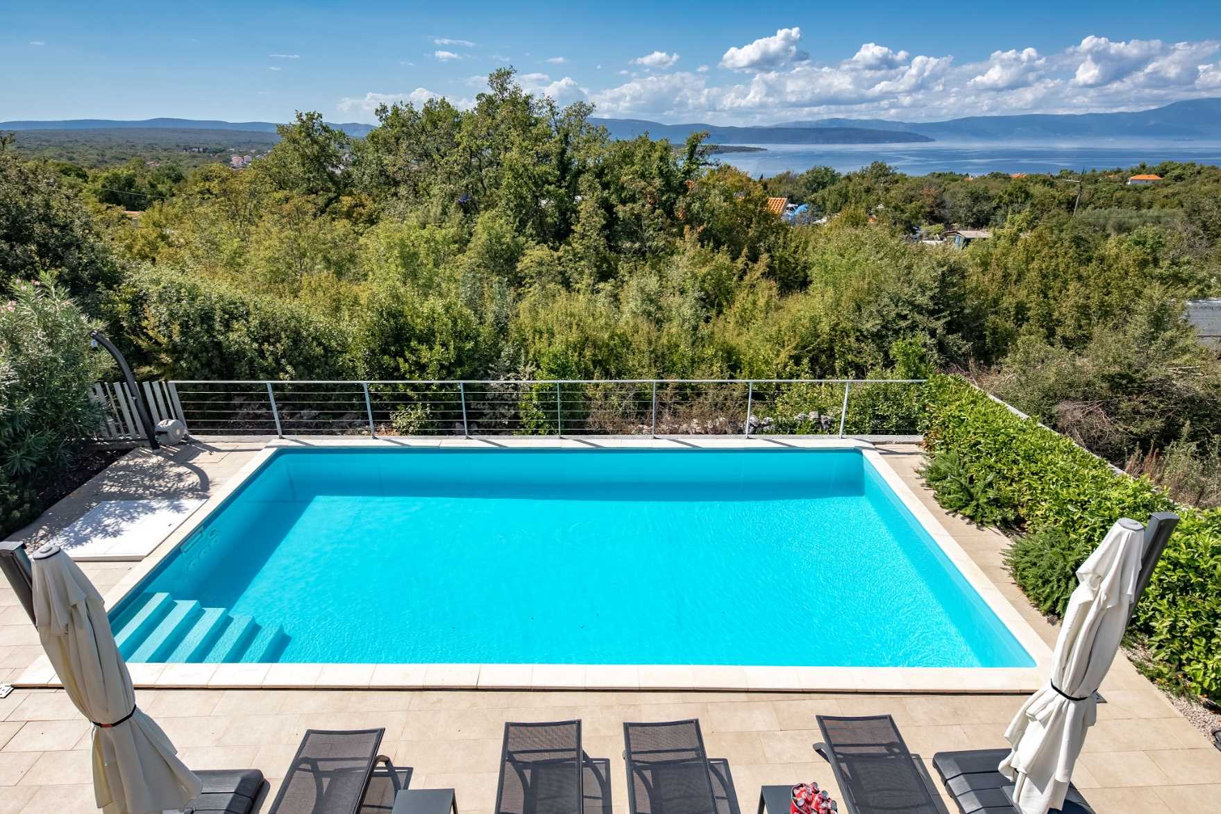 Villa LUXOR mit beheiztem Pool
