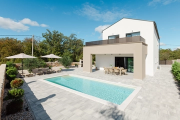 Private-Pool Villa in Kras for 8 Guests