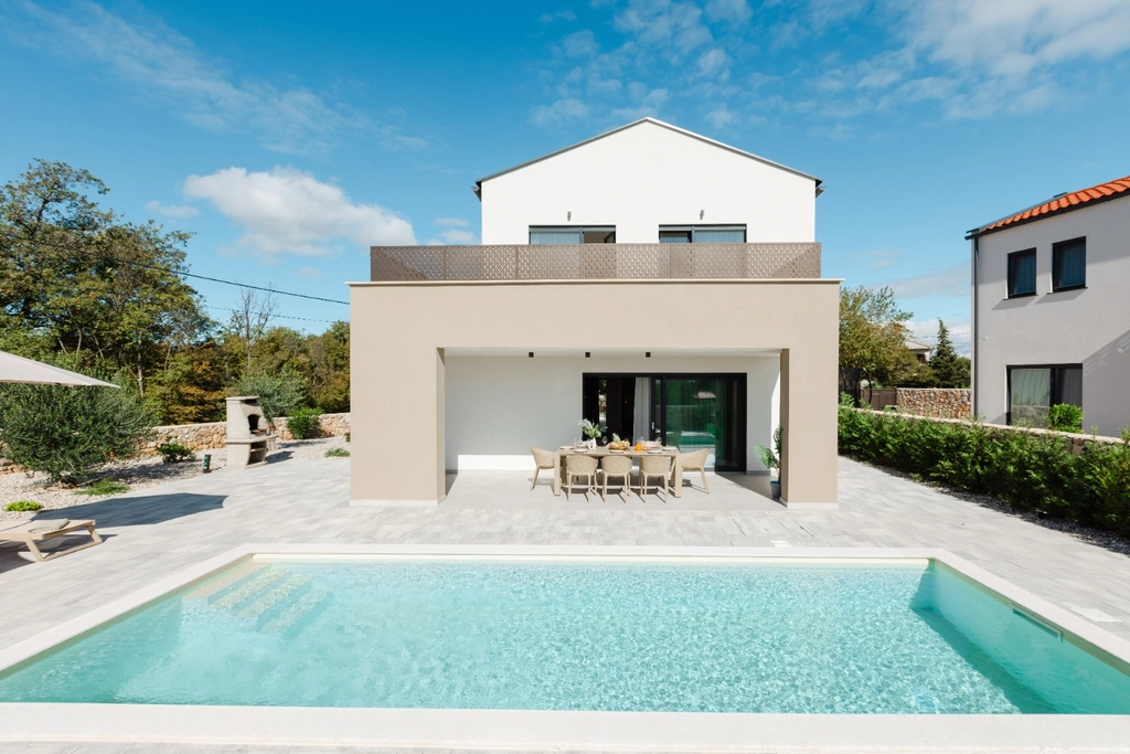 Private-Pool Villa in Kras for 8 Guests