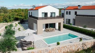 Private-Pool Villa in Kras for 8 Guests