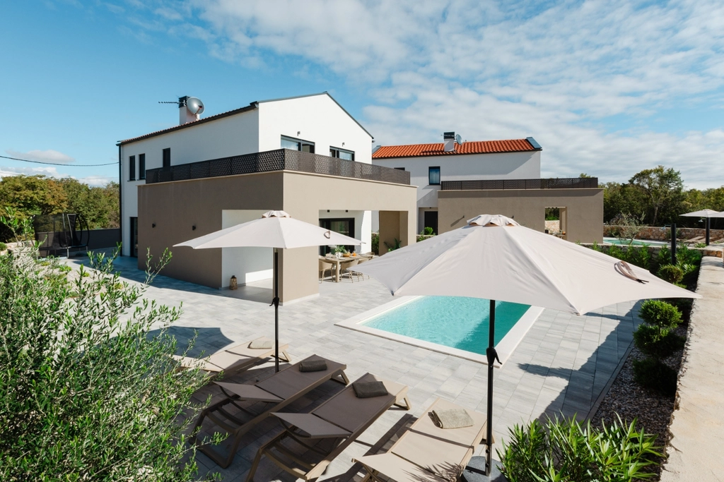 Private-Pool Villa in Kras for 8 Guests