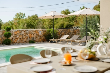 Private-Pool Villa in Kras for 8 Guests
