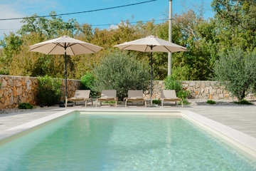 Private-Pool Villa in Kras for 8 Guests