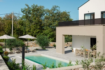 Private-Pool Villa in Kras for 8 Guests