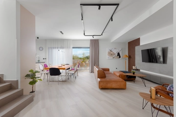 Private-Pool Villa in Kras for 8 Guests