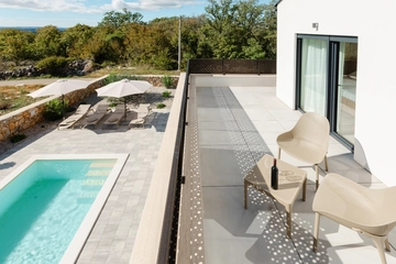 Private-Pool Villa in Kras for 8 Guests