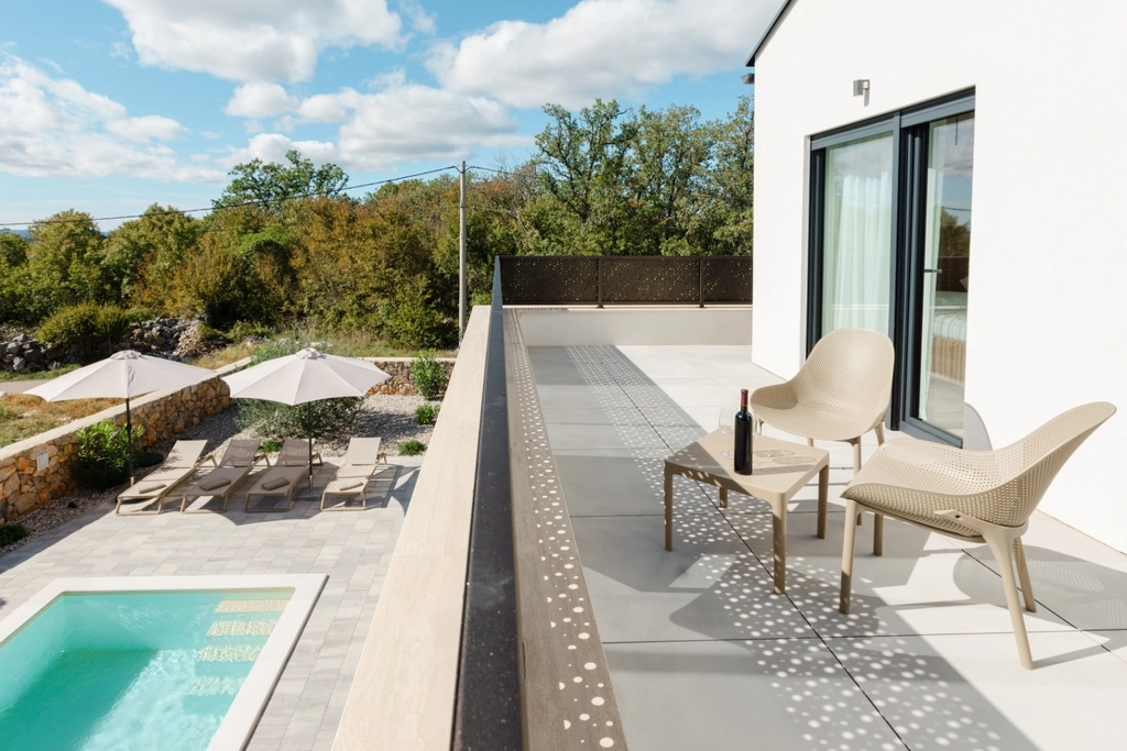 Private-Pool Villa in Kras for 8 Guests