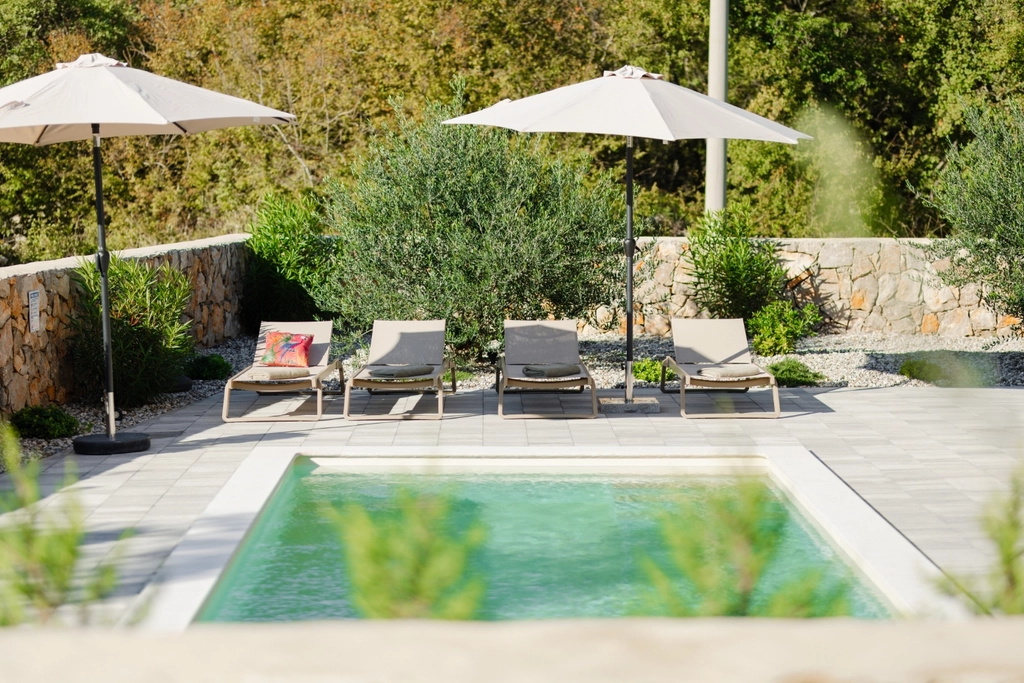 Private-Pool Villa in Kras for 8 Guests