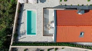 Private-Pool Villa in Kras for 8 Guests