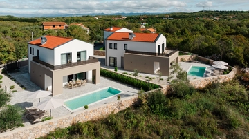 Private-Pool Villa in Kras for 8 Guests