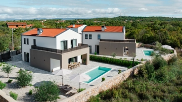 Private-Pool Villa in Kras for 8 Guests