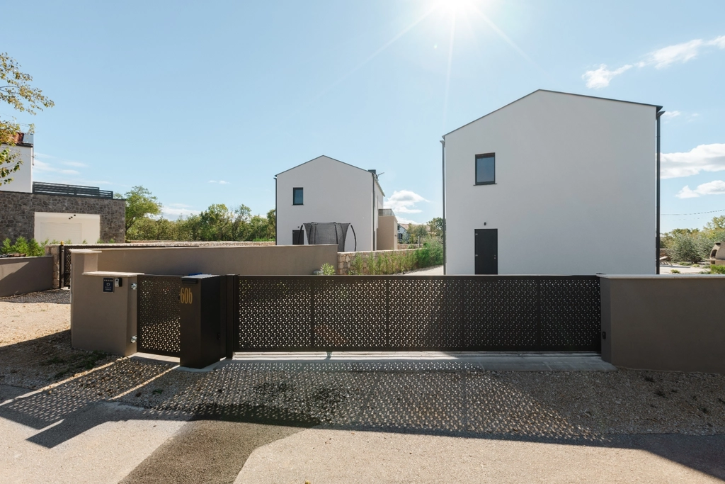 Private-Pool Villa in Kras for 8 Guests