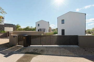 Private-Pool Villa in Kras for 8 Guests