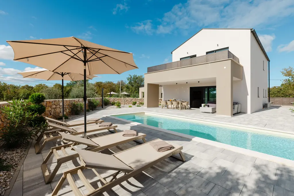 4-Bedroom Villa in Kras with Private Pool