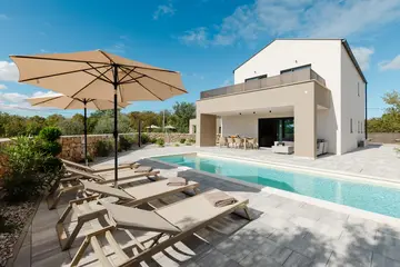 4-Bedroom Villa in Kras with Private Pool