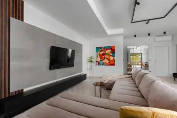 4-Bedroom Villa in Kras with Private Pool