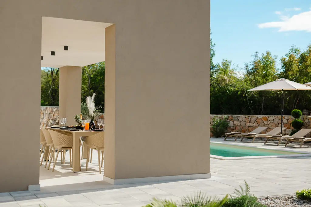4-Bedroom Villa in Kras with Private Pool