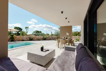 4-Bedroom Villa in Kras with Private Pool