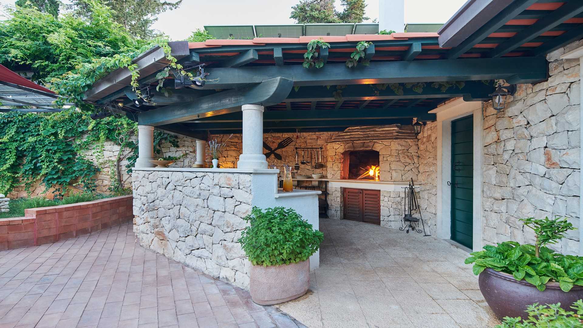 Beachfront luxurious villa with swimming pool