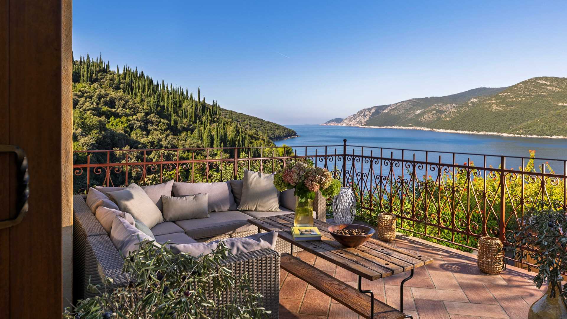 Beachfront villa with pool