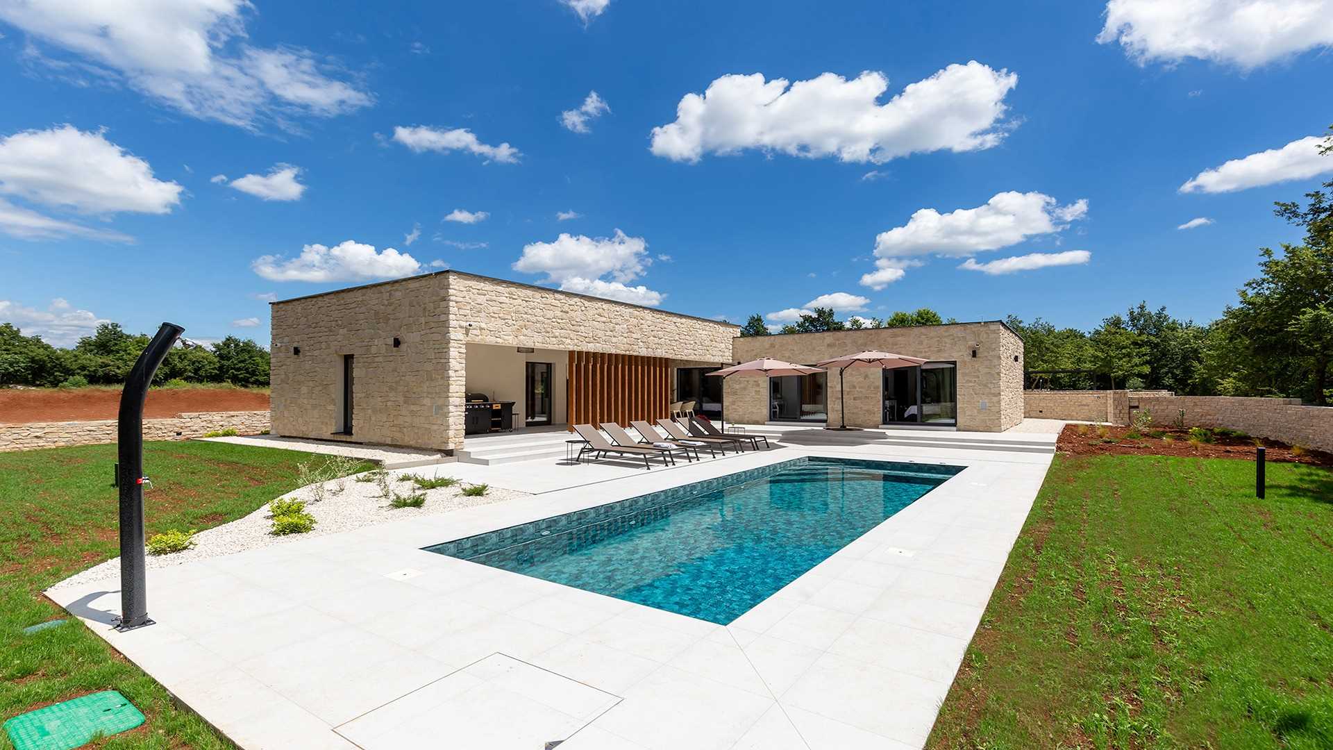 Green Frame Garden Villa West