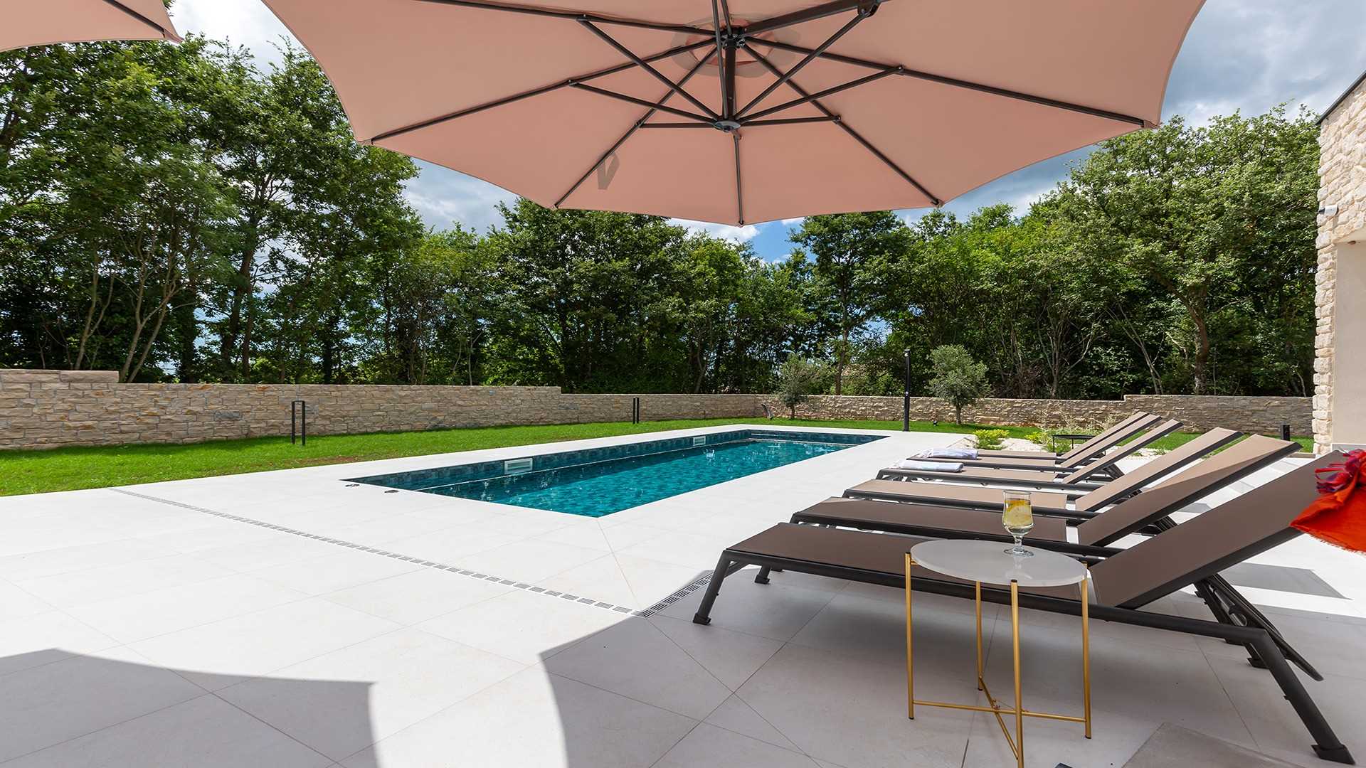 Green Frame Garden Villa West