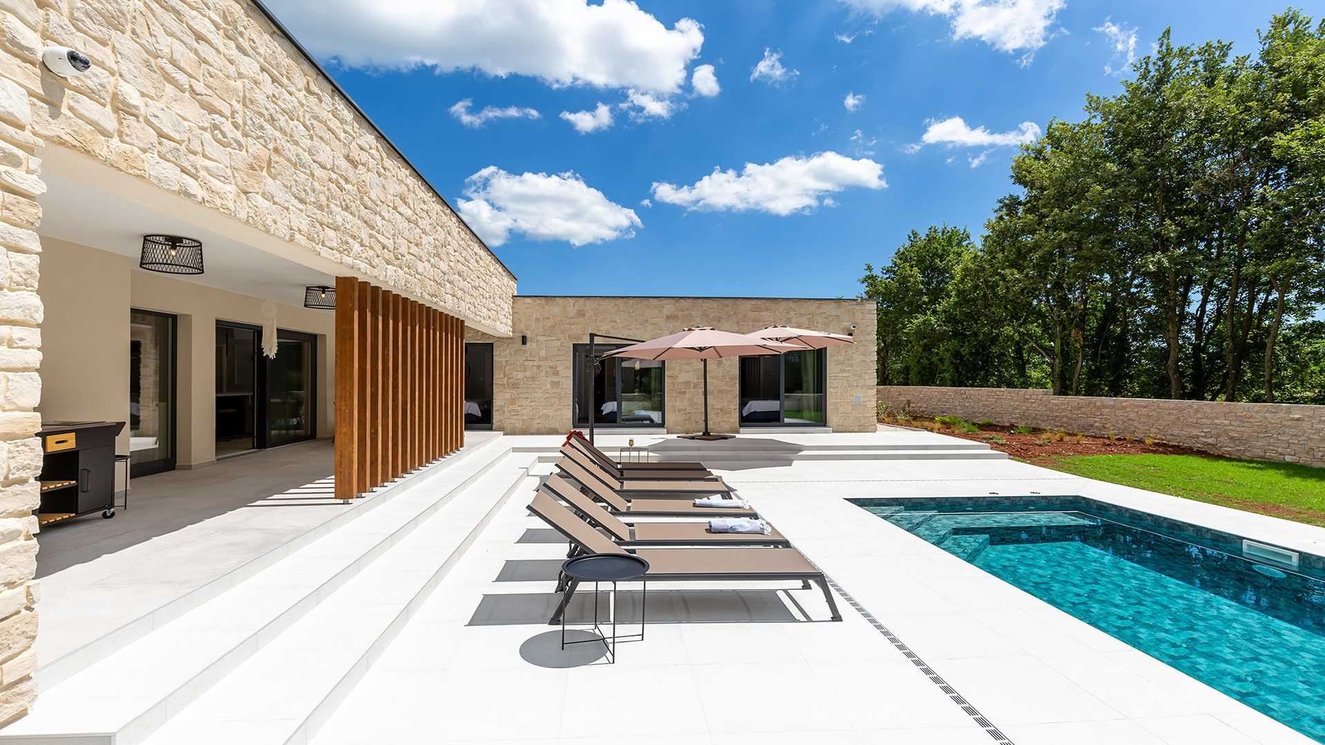 Green Frame Garden Villa West
