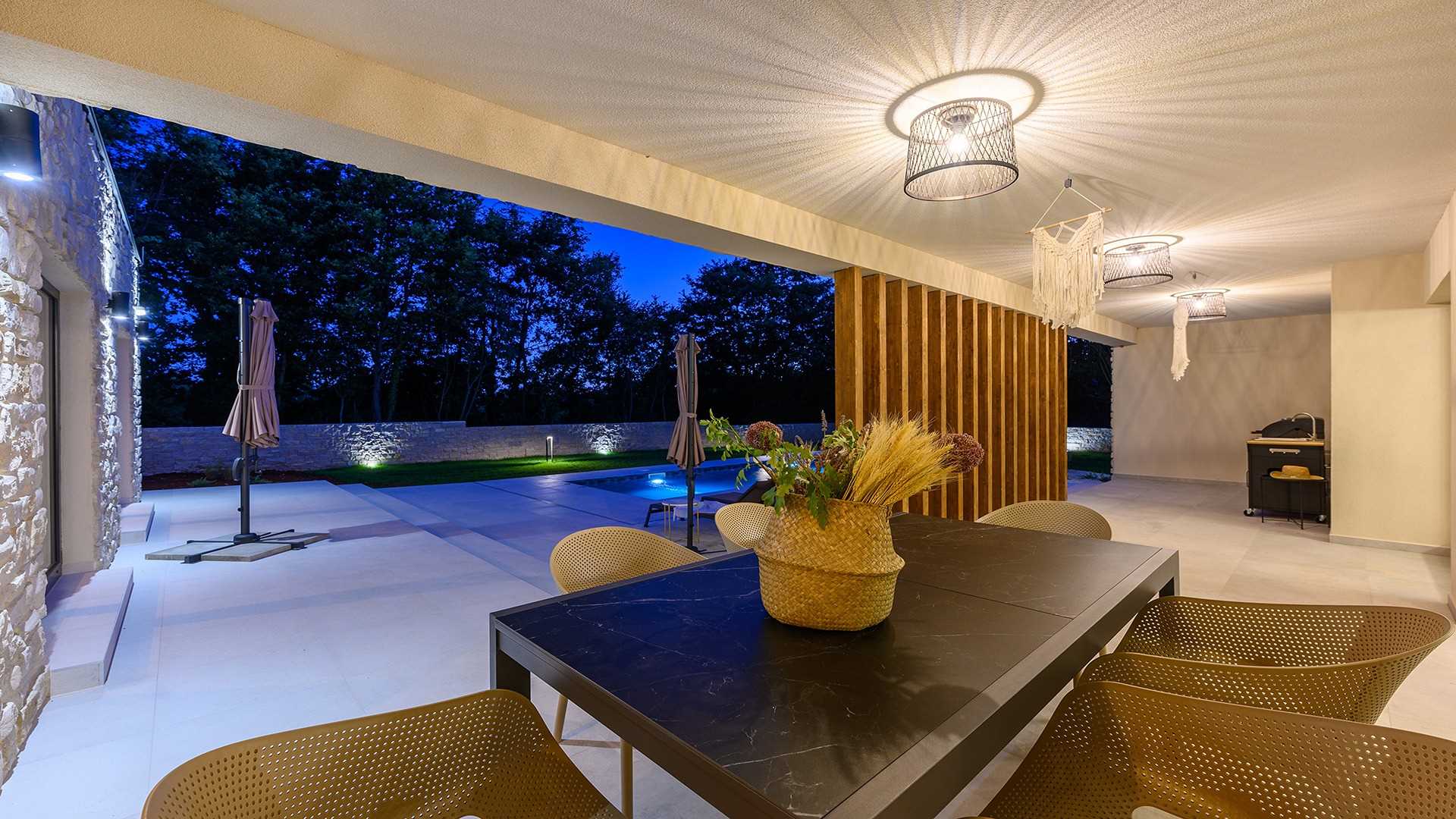 Green Frame Garden Villa West