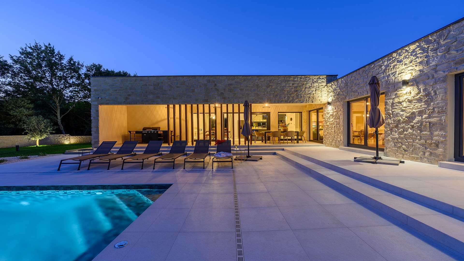 Green Frame Garden Villa West