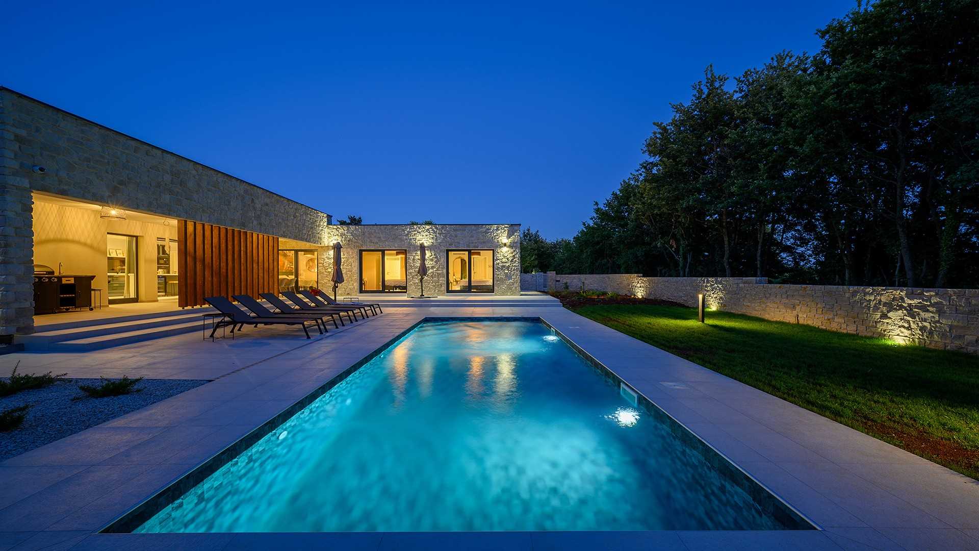 Green Frame Garden Villa West