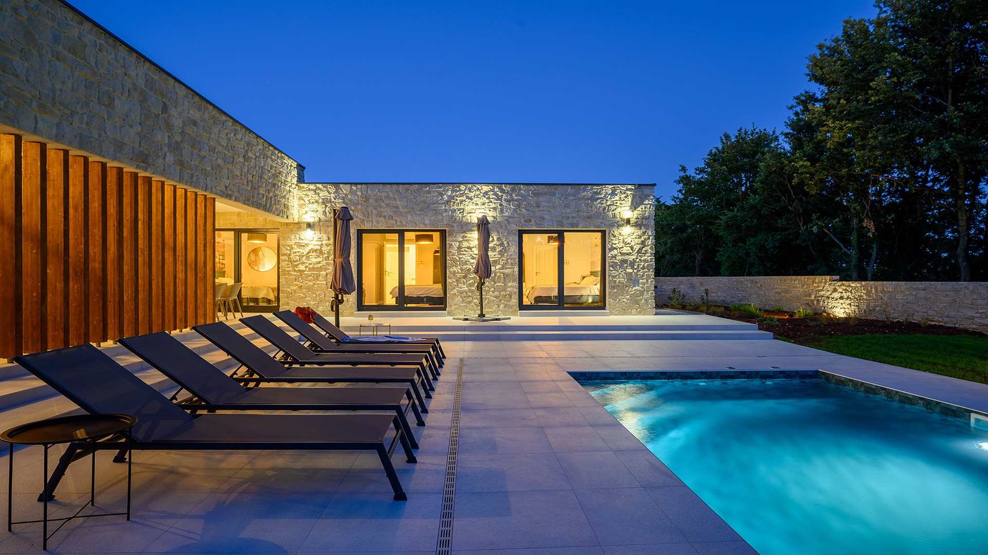 Green Frame Garden Villa West