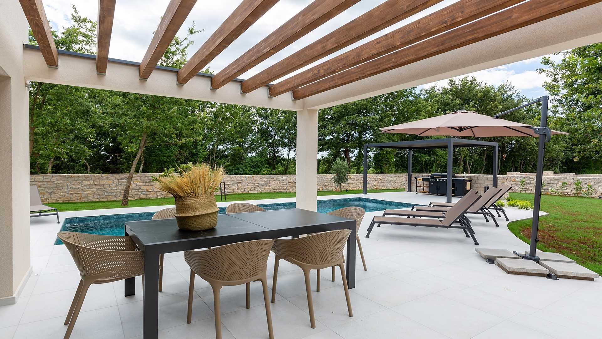 Green Frame Garden Villa East