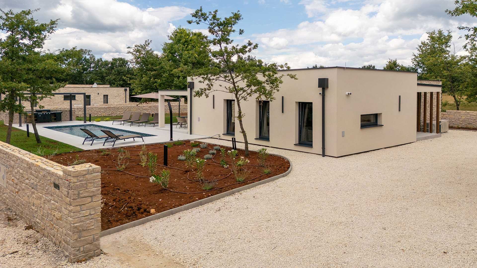 Green Frame Garden Villa East