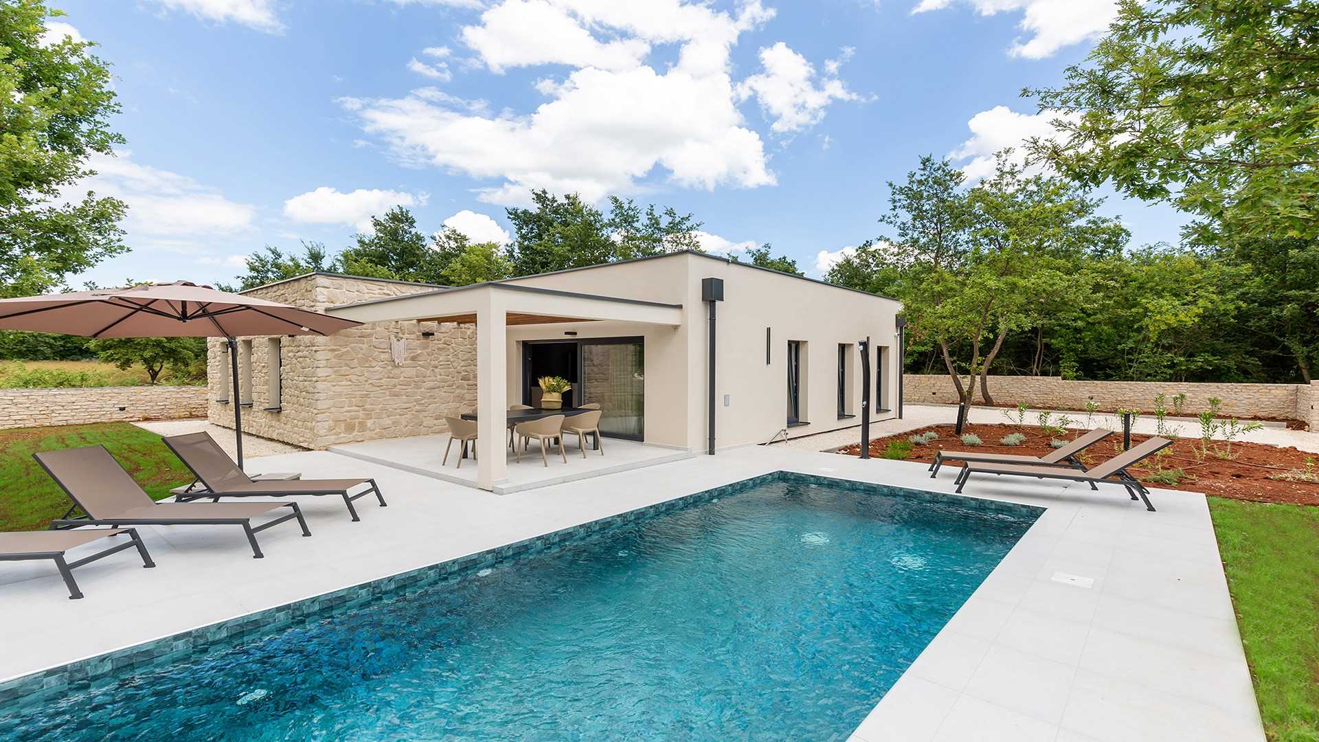 Green Frame Garden Villa East