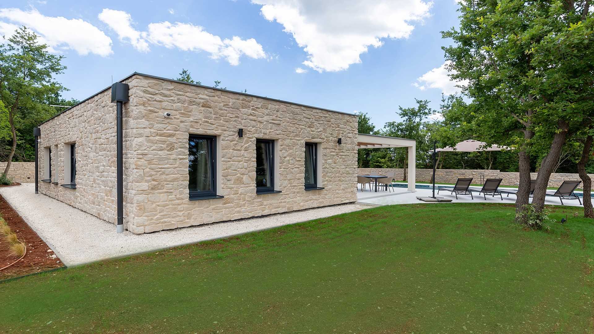 Green Frame Garden Villa East