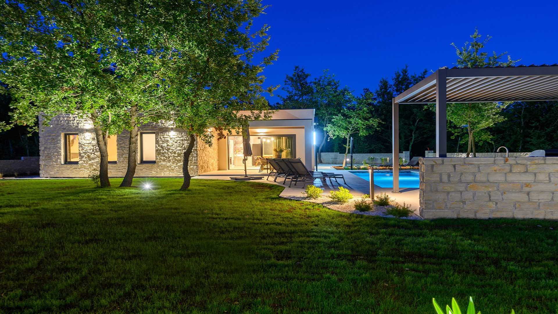 Green Frame Garden Villa East