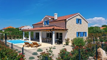 3-Bedroom Villa for Up to 6 in Pašman