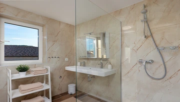 3-Bedroom Villa for Up to 6 in Pašman