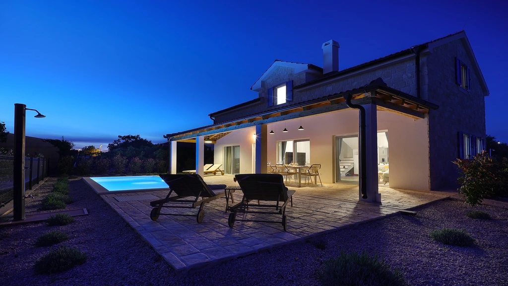 3-Bedroom Villa for Up to 6 in Pašman