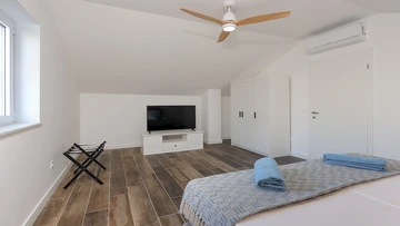 3-Bedroom Villa for Up to 6 in Pašman