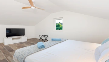 3-Bedroom Villa for Up to 6 in Pašman