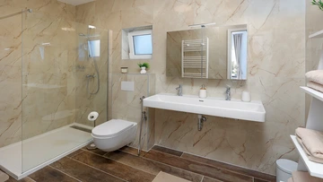 3-Bedroom Villa for Up to 6 in Pašman