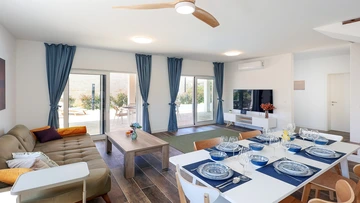 3-Bedroom Villa for Up to 6 in Pašman