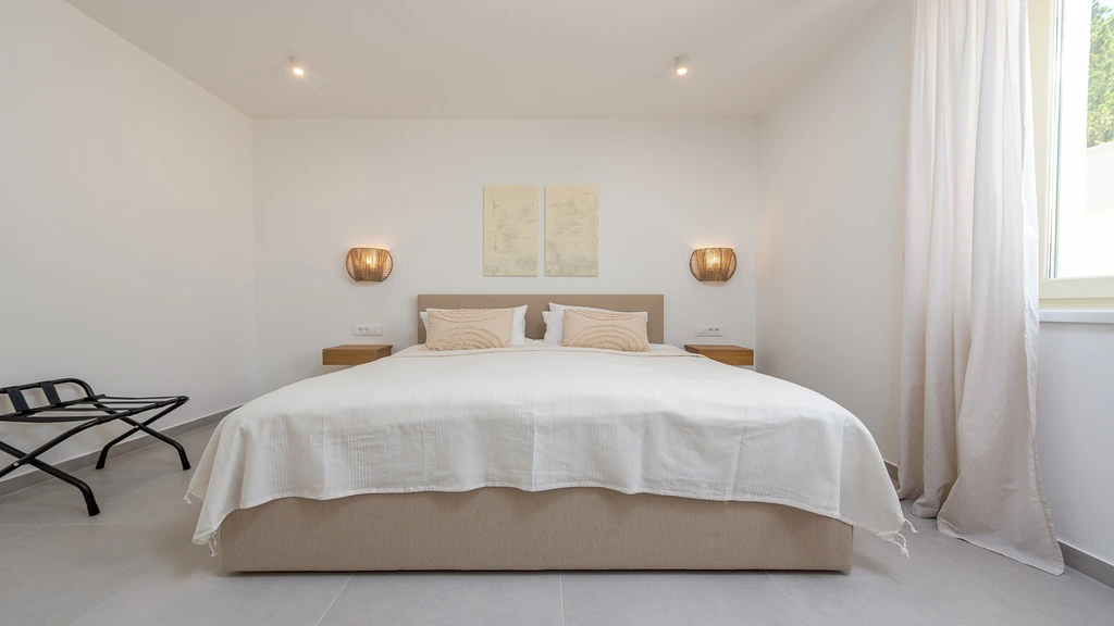 2-Bedroom Villa in Starigrad Paklenica (Sleeps 6)