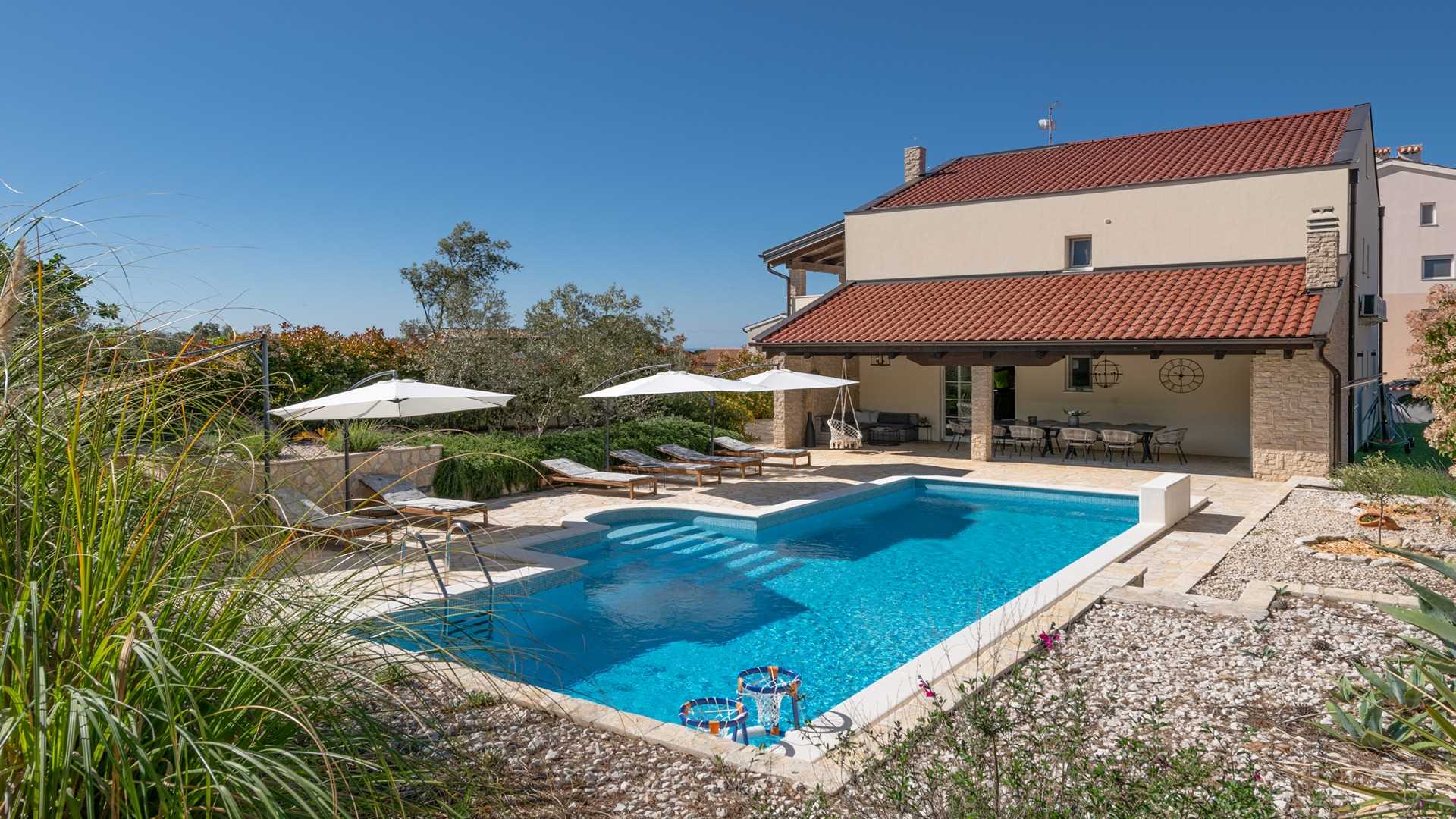 Modern and charming villa with swimming pool