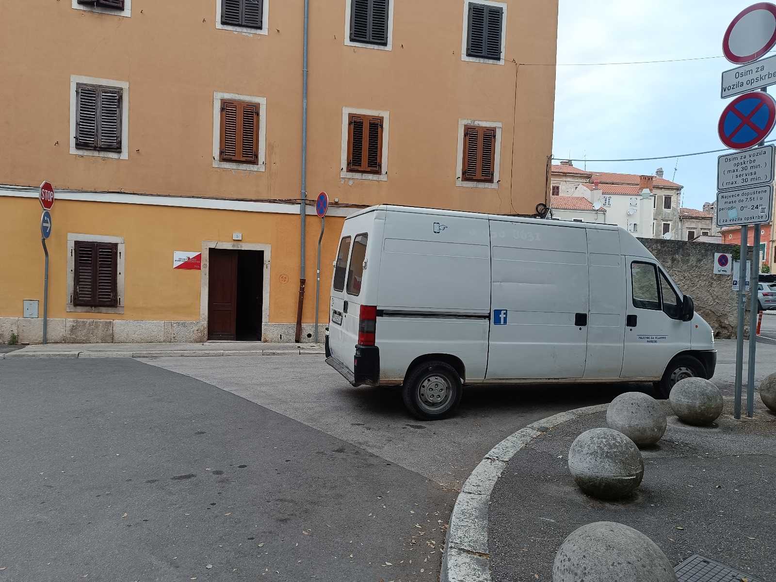 Parking space in Dante square