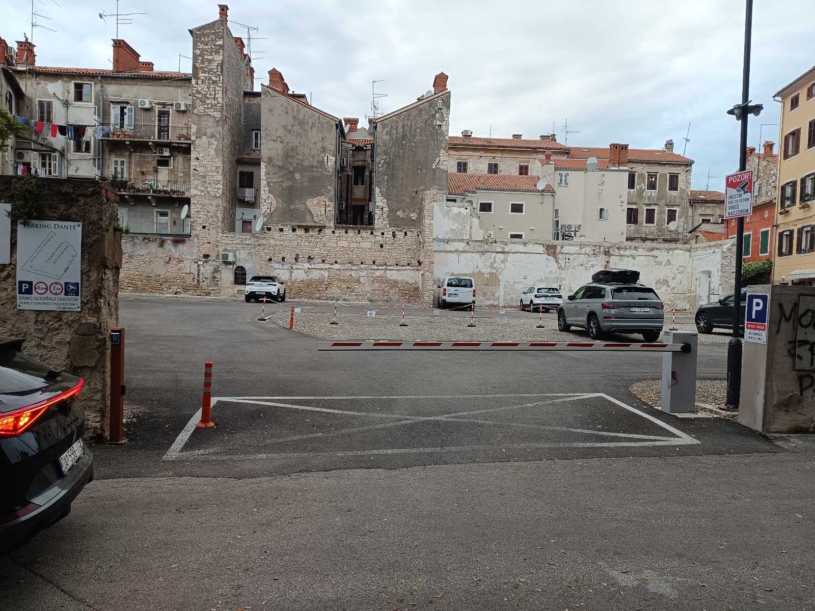 Parking space in Dante square